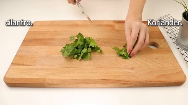 Eine Hausfrau aus Italien hat mir beigebracht, wie man ein ganzes Huhn zubereitet! ASMR смотреть онлайн