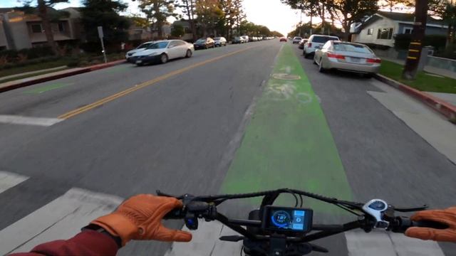 INCREDIBLE ELECTRIC MOPED! смотреть онлайн