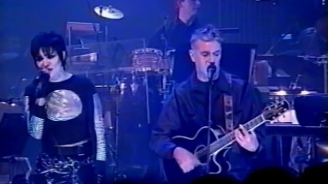 The Creatures (Siouxsie & Budgie) - With A Little Help From My Friends - 25/02/98 смотреть онлайн