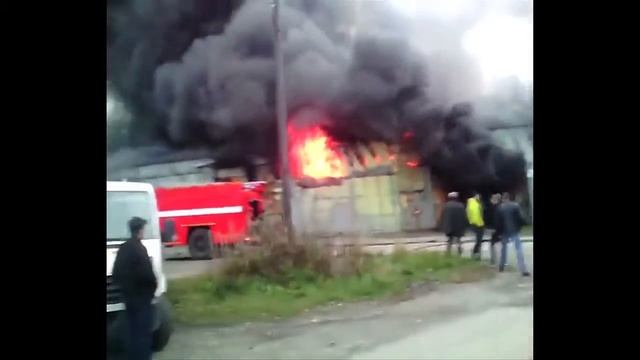 Пожар в ангаре в Вневедомственной охраны и 