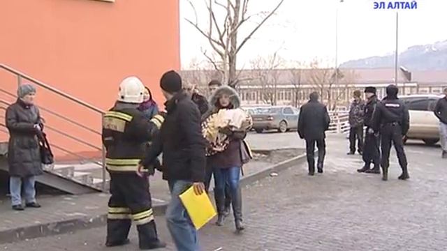 В Горно-Алтайске произошел пожар в одном из многоэтажных домов смотреть онлайн