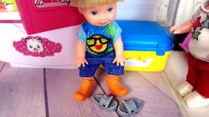 НЕ ПОДЕЛИЛИ ОДЕЖДУ В МАГАЗИНЕ🤣🤣 Катя и Макс веселая семейка! Смешные куклы барби истории ДАРИНЕЛКА