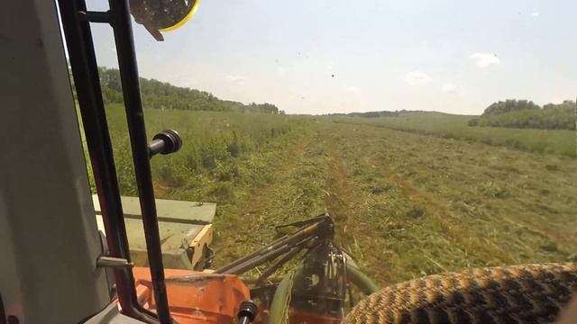 Косим сено на тракторе Same Explorer 90 (Аналог трактора МТЗ-82) + Krone 243CV (Аналог КРН-2,1). смотреть онлайн