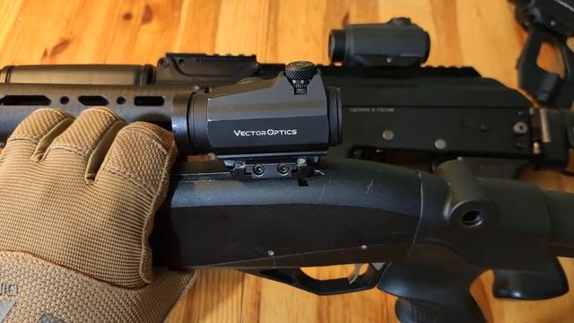 Коллиматоры VectorOptics Maverick 3х поколений. Особенности открытого прицела Сайга 12.