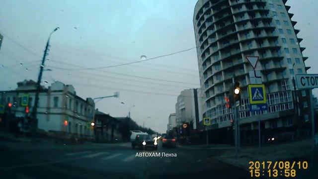 В Пензе автобус мчится на красный смотреть онлайн