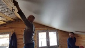 Монтаж натяжного потолка в деревянном доме