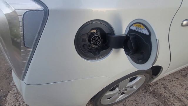 Toyota Prius PHV продаётся