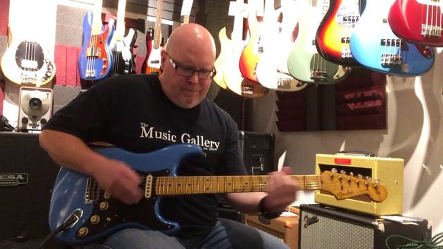 Fender® Custom Shop John Cruz Masterbuilt Stratocaster Relic Lake Placid Blue смотреть онлайн