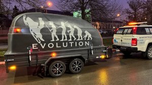 Покраска прицепа сверхпочной краской Raptor с нанесением логотипа