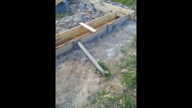 Фундамент для небольшого дома.Монтаж опалубки и полезные советы. смотреть онлайн