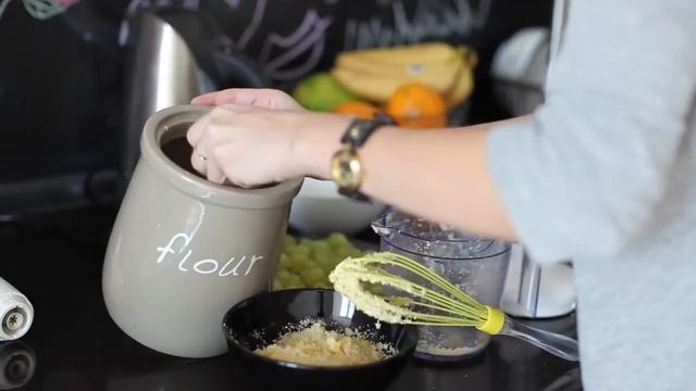 Слойки с кремом и виноградом :) Просто и вкусно :) смотреть онлайн