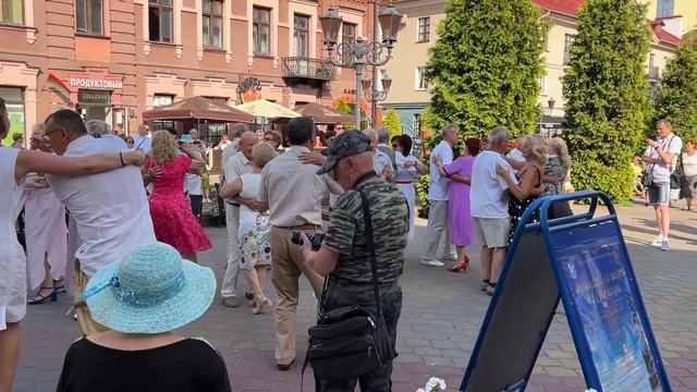 Танец - Бессаме мучос!!! СМОТРИМ И ПОЛУЧАЕМ УДОВОЛЬСТВИЕ! смотреть онлайн