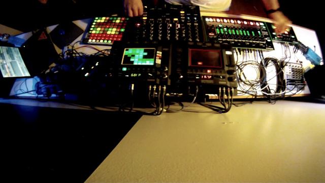 Live DJ Mix december 2015/ Future House Mix (Roland Aira TR-8, Korg Kaoss Pad & Behringer Nox 606) смотреть онлайн