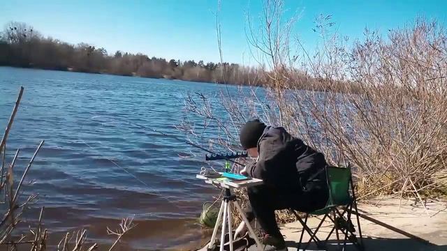 Плотва пошла ?. трудовая рыбалка в центре Киева ловля рыбы после ❄️❄️❄️??? #рыбалка #фидер смотреть онлайн