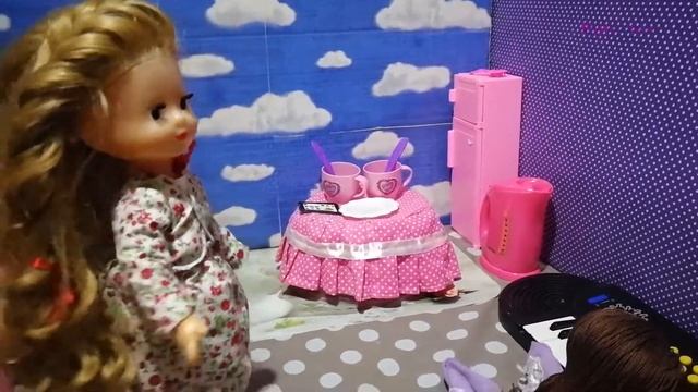 Рапунцель в гостях у Софии. ИГРАЕМ В КУКЛЫ смотреть онлайн