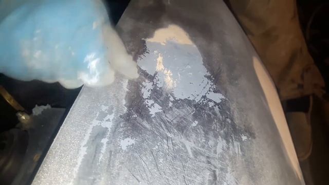 Снятие полимочевины с помощью шпателя и строительного тэна