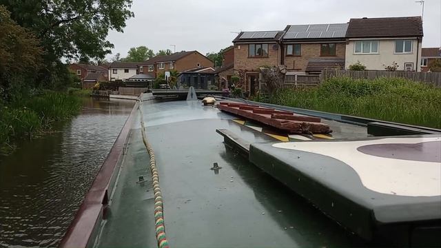 Narrowboat "PoP" Chivers descent foxton staircase locks towards Leicester. смотреть онлайн