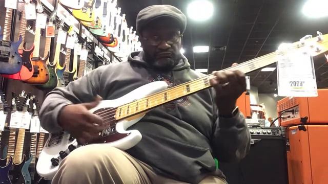 Fender Ultra Jazz V смотреть онлайн
