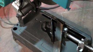 Минусы отрезного станка Makita 1401