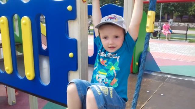 Детская игровая площадка Children's Playground смотреть онлайн