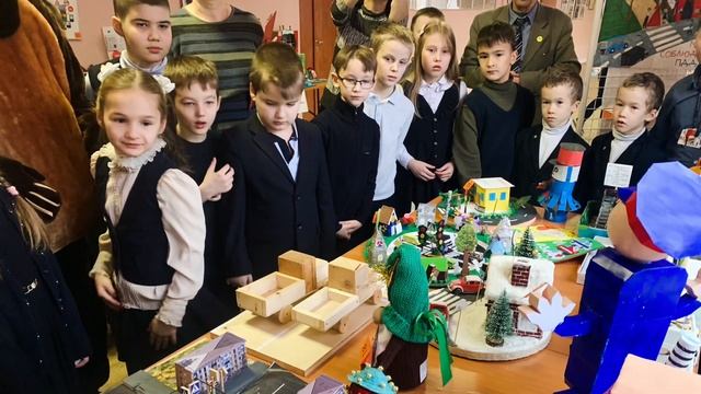 Дом детского творчества. Выставка поделок по ПДД «Дорога и мы» смотреть онлайн