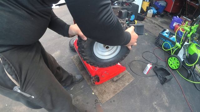 Snapper 824 Snow Blower Briggs Engine P2: How To Tune Up Change Oil ROYAL PURPLE SYNTHIC смотреть онлайн