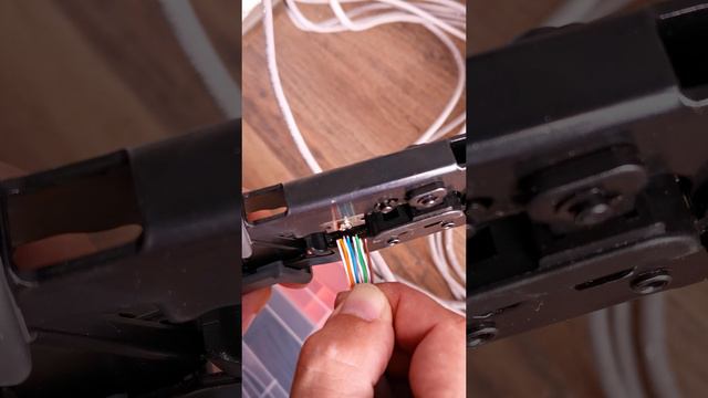 Инструмент КВТ для работы с оптоволокном и витой парой #shortsквт #shortsvideo #shorts смотреть онлайн