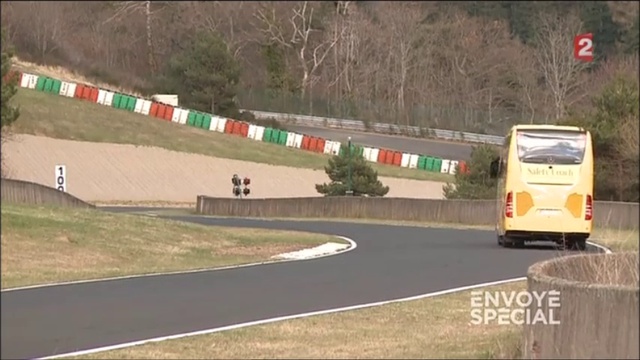 Voyages en autocar 30.07.2015 France 2 - Envoyé spécial (extrait de l'émission) смотреть онлайн