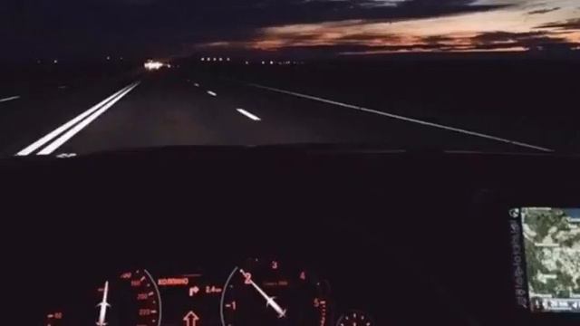 И я снова заезжаю за тобой в 8 часов??