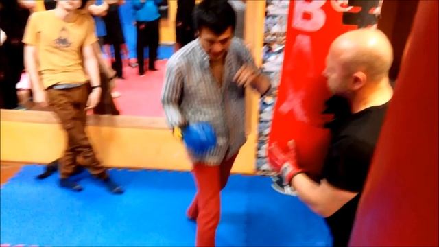 Удар кулаком снизу-вверх в стиле Вин Чун смотреть онлайн