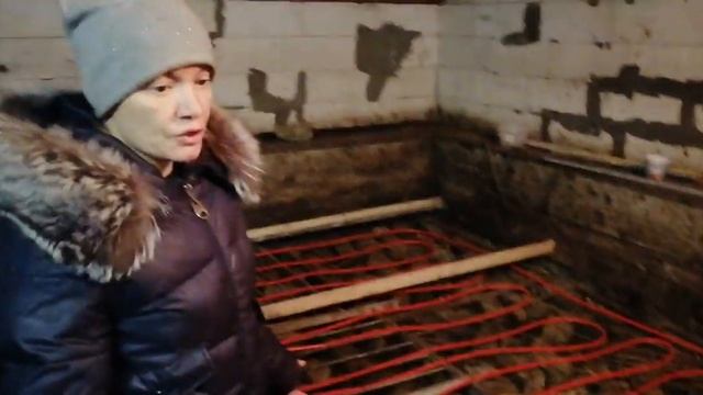 Коровник своими руками. Часть 2/5 "Монтаж теплого пола" смотреть онлайн