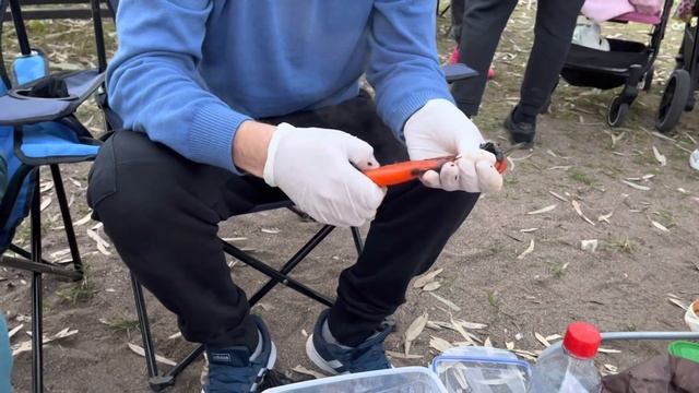 МУЖ ТУРОК ГОТОВИТ ЗНАМЕНИТЫЙ САЛАТ ИЗ БАКЛАЖАН НА ГРИЛЕ смотреть онлайн