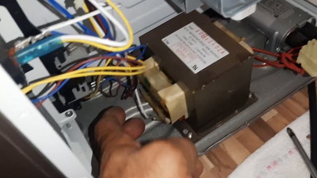 MICROONDAS FUNCIONA, MAS NÃO ESQUENTA NADA. смотреть онлайн