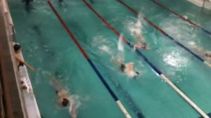 Мальчик поплыл без трусов!