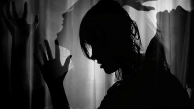 "ОН МЕНЯ НЕ ЛЮБИТ". Автор слов и музыки: ЛАРЕНА смотреть онлайн