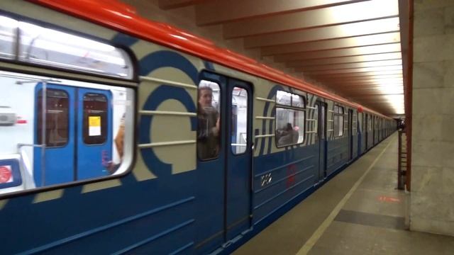 Электропоезд 81-717/714.5 "Номерной" №65 на станции метро Тёплый Стан смотреть онлайн