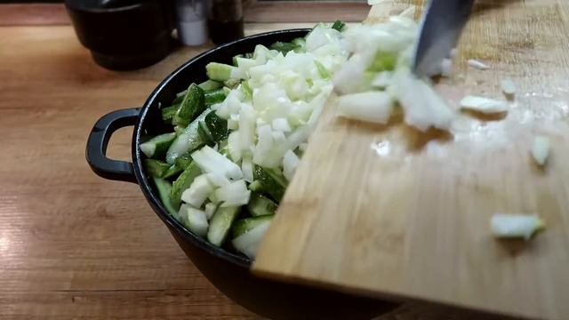 ?ГОТОВЛЮ КАЖДЫЙ ГОД *САЛАТ из ОГУРЦОВ на ЗИМУ Julia's recipes #огурцыназиму #заготовкиназиму смотреть онлайн