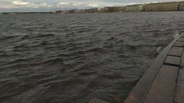 #петербург НАБЕРЕЖНАЯ НЕВЫ. РОСТРАЛЬНЫЕ КОЛОННЫ ПЕТЕРБУРГА.1мая 2022года. смотреть онлайн