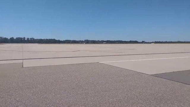 FKB Flughafen Karlsruhe Baden Airport Rollbahn смотреть онлайн
