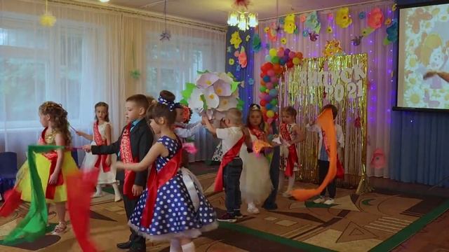 Вот и пришло время попрощаться с детским садом и воспитателями Bыпускной утренник детский сад смотреть онлайн