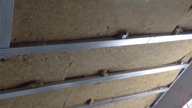 Короб и потолок из гипсокартона с нишей для штор.