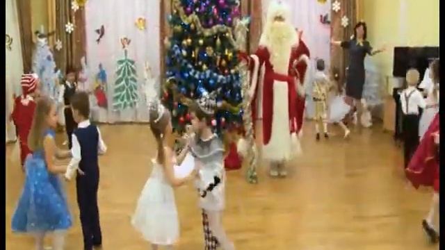 Новый год. Поздравление принцесс и принцев + танец (ст. гр.) Коломна детский сад 15 "Светлячок" смотреть онлайн