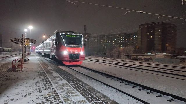 "Новогодний" электропоезд ЭП3Д-0067 с сообщением Дивногорск - Красноярск смотреть онлайн