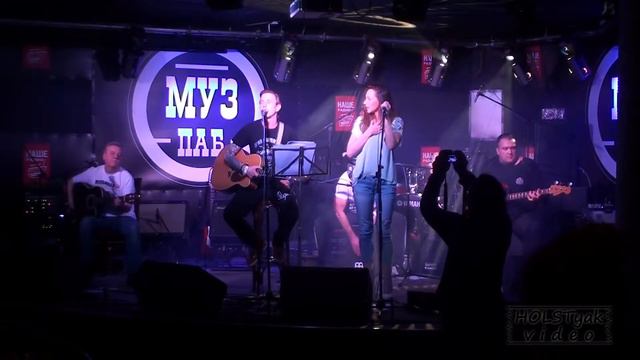 CASUAL feat. Алёна Roxis - Между твоим и моим. Презентация "242 грамма". Москва (16.04.2014) 8/17 смотреть онлайн