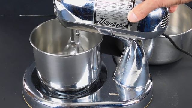 Vintage Dormeyer Electric Mixer Silver Star Model 4400 with 2-Bowls and Blades - Product Demo смотреть онлайн