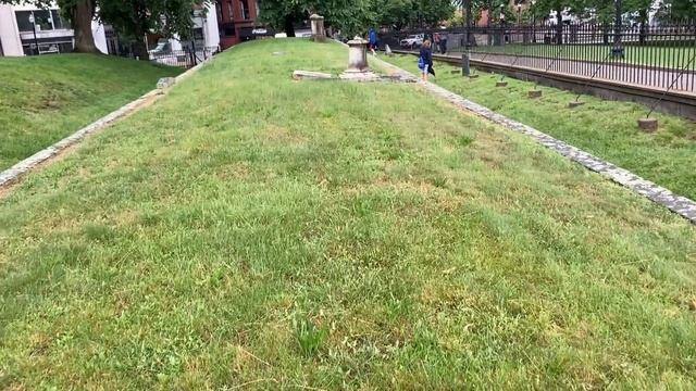 Boston's Central Burial Ground - Historical figures buried Here смотреть онлайн