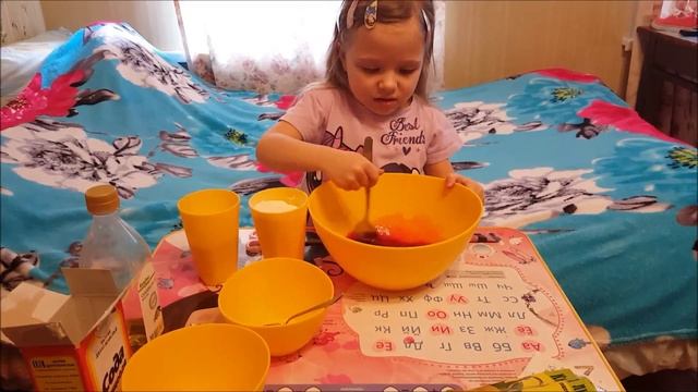 Готовим розовое тесто пластилин наподобие плей до Play doh смотреть онлайн