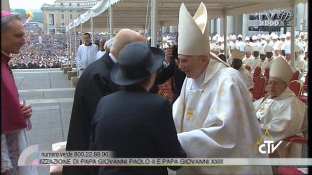 Canonizzazioni del 27 aprile 2014 - Il saluto di Giorgio Napolitano a Benedetto XVI смотреть онлайн