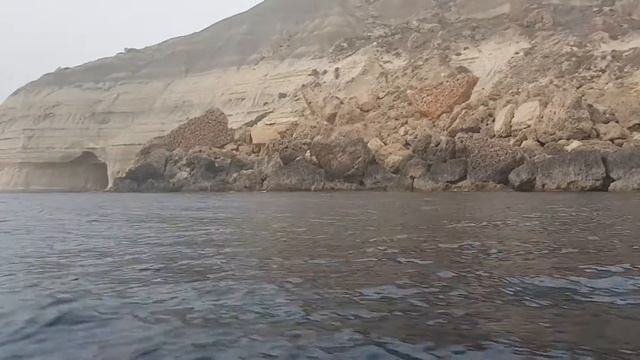 Aqua Marina Memba390 kayak in open sea with the electric fin. смотреть онлайн