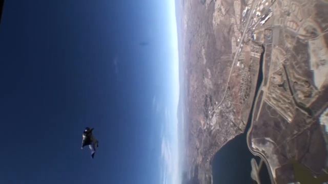 Wingsuit FFC with Bart @ Skydive Elsinore Wingsuit School смотреть онлайн